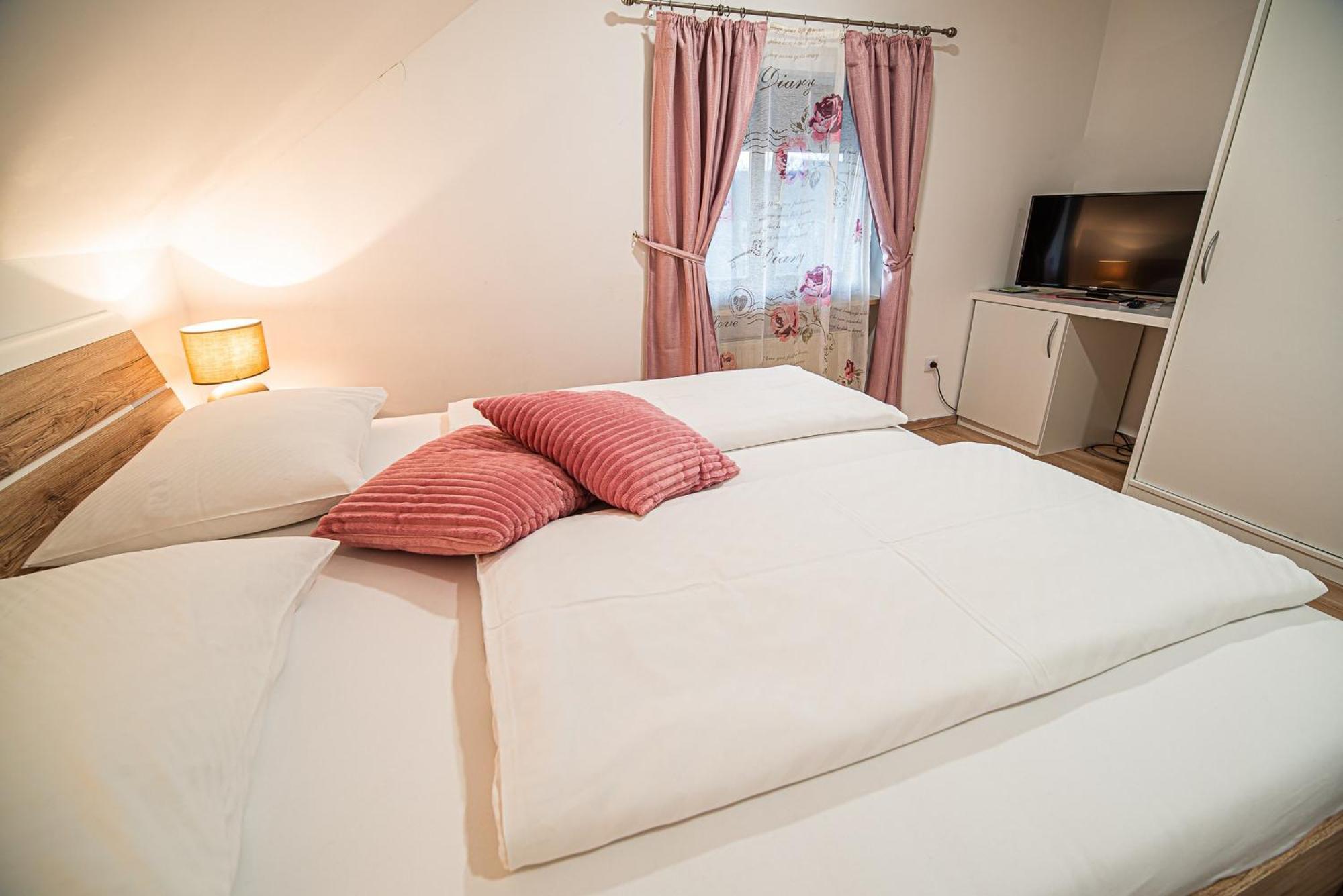 Guesthouse Leski Dvor Lesce  Chambre photo